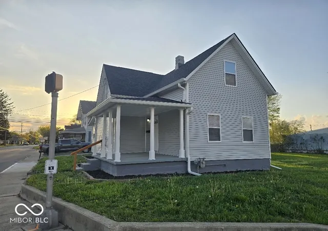 Photo 3 of Sale Pending at 231 Jackson St, Anderson, IN 46016 | MLS# 22096369 | Listing updated on 2026-08-27