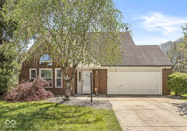 Homes for sale in Indianapolis, IN | 12303 W Ridge Cir, Indianapolis, IN 46236 | MLS# 22096371