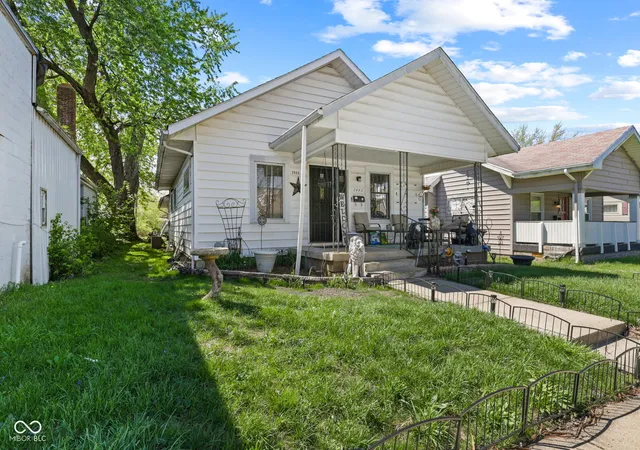 1st image of 2443 Meridian St, Anderson, IN 46016 | MLS# 22096384
