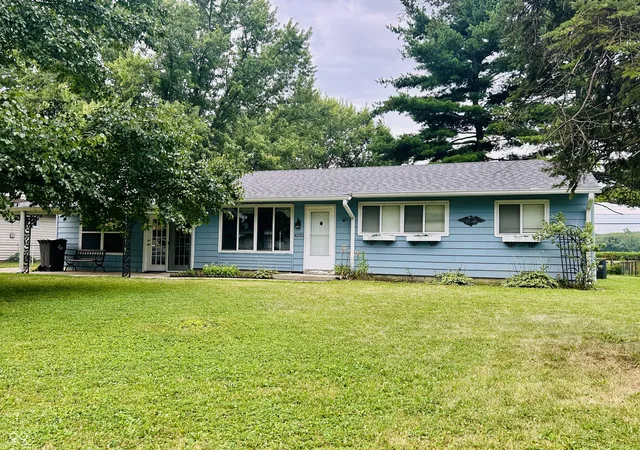 Photo 3 of Sale Pending at 4231 Standish Dr, Indianapolis, IN 46221 | MLS# 22096433 | Listing updated on 2026-07-24