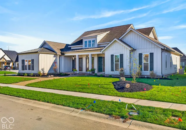 Photo 1 of Single family home for sale at 1221 Beechtree Ln, Franklin, IN 46131 | MLS# 22096506 | Listing updated on 2026-10-19