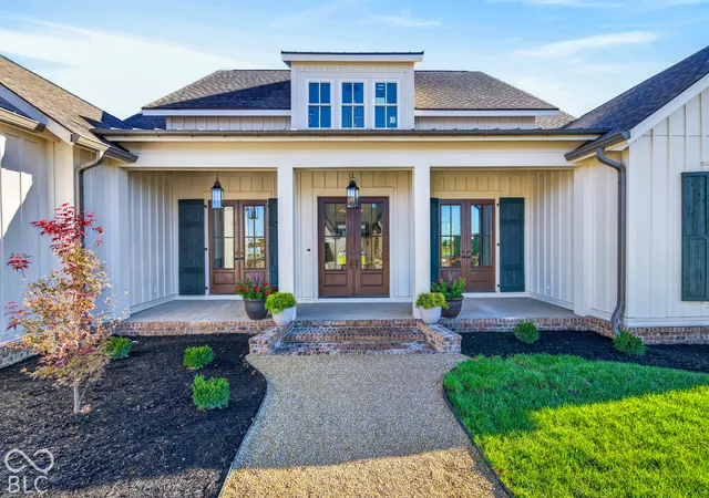 Photo 2 of Single family home for sale at 1221 Beechtree Ln, Franklin, IN 46131 | MLS# 22096506 | Listing updated on 2026-10-19