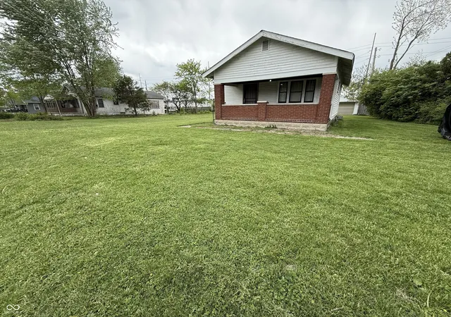 Photo 1 of Sale Pending at 1822 Englewood Dr, Indianapolis, IN 46219 | MLS# 22096537 | Listing updated on 2026-10-29