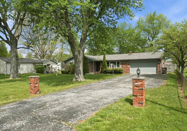 3rd image of 814 Sprague St, Indianapolis, IN 46217 | MLS# 22096640