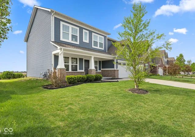 Photo 2 of Single family home for sale at 1345 Sanderling Dr, Greenwood, IN 46143 | MLS# 22096691 | Listing updated on 2026-04-22