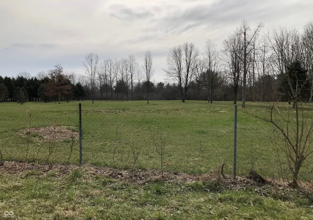 Photo 6 of Sale Pending at 2825 N Greenview Way, Indianapolis, IN 46229 | MLS# 22096792 | Listing updated on 2026-06-02