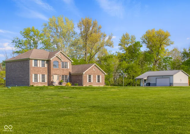 Homes for sale in Hope, IN | 11005 N County Road 425 E, Hope, IN 47246 | MLS# 22096841