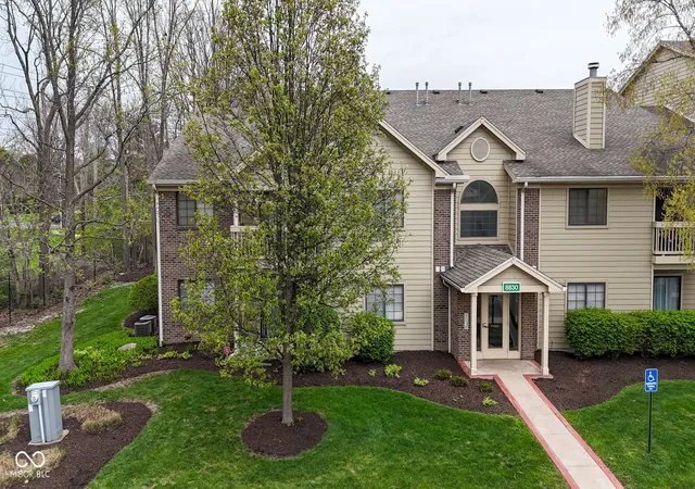 Homes for sale in Indianapolis, IN | 8830 Yardley Ct #104, Indianapolis, IN 46268 | MLS# 22096842