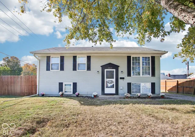 Photo 3 of Single family home for sale at 1023 Avalon Ln, Anderson, IN 46017 | MLS# 22096910 | Listing updated on 2026-10-27