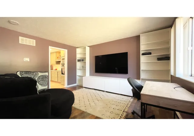 Photo 2 of Single family home for sale at 5627 Hl Rise Dr, Indianapolis, IN 46237 | MLS# 22096954 | Listing updated on 2026-09-12