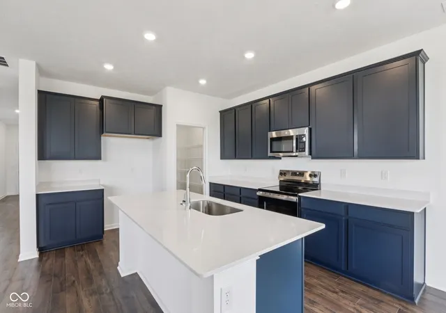 Photo 2 of Sale Pending at 5589 Arcade Blvd, Mc Cordsville, IN 46055 | MLS# 22096995 | Listing updated on 2026-08-16