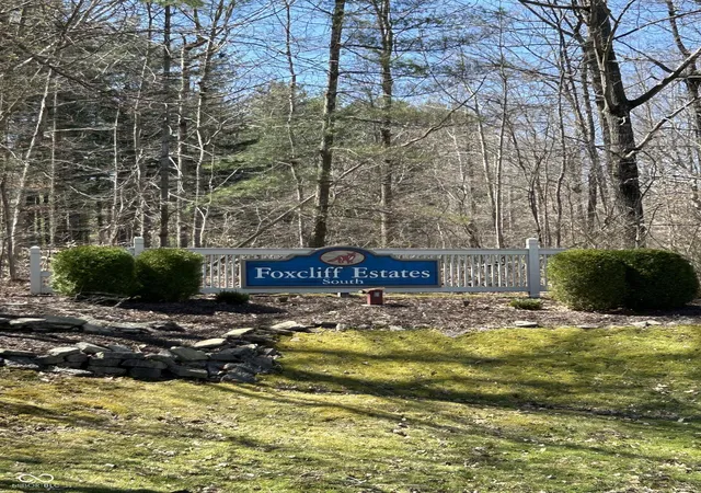 3rd image of 2032 Silver Fox Dr W, Martinsville, IN 46151 | MLS# 22097000