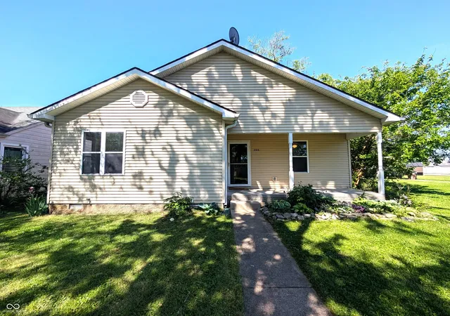Photo 1 of Single family home for sale at 2016 Pennsylvania St, Columbus, IN 47201 | MLS# 22097026 | Listing updated on 2026-07-01