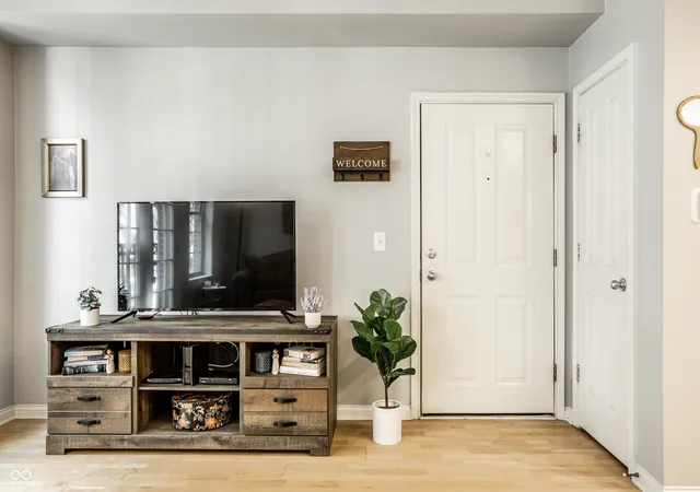 2nd image of 216 N Cleveland St #C, Indianapolis, IN 46204 | MLS# 22097119
