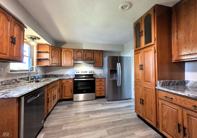 Photo 3 of Sale Pending at 714 Spring Valley Ct, Indianapolis, IN 46231 | MLS# 22097290 | Listing updated on 2026-09-16