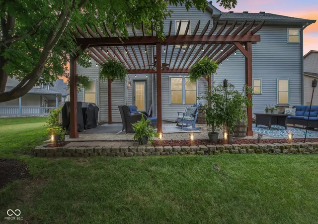 2nd image of 8344 Hunters Meadow Ct, Indianapolis, IN 46259 | MLS# 22097303