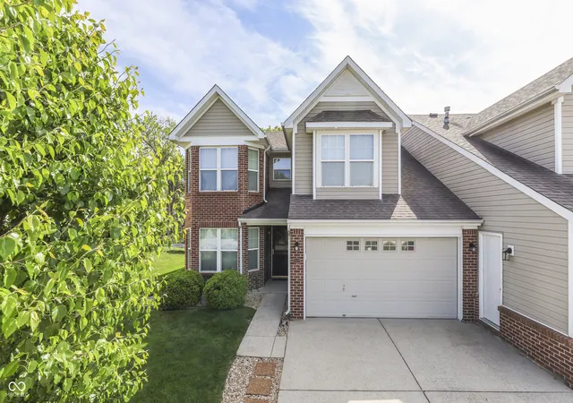 2nd image of 7427 Oak Knoll Dr, Indianapolis, IN 46217 | MLS# 22097313