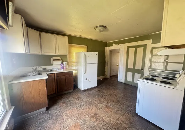 Photo 3 of Single family home for sale at 319 W Forsythe St, Greensburg, IN 47240 | MLS# 22097338 | Listing updated on 2026-08-31