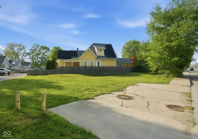 2nd image of 828 Shelby St, Indianapolis, IN 46203 | MLS# 22097356