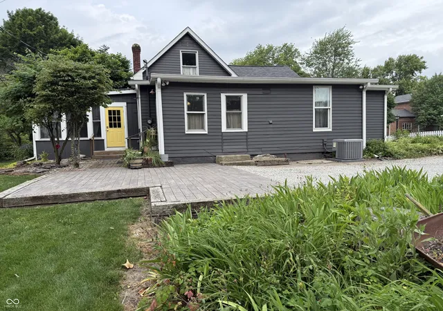 Homes for sale in Knightstown, IN | 225 S Franklin St, Knightstown, IN 46148 | MLS# 22097436