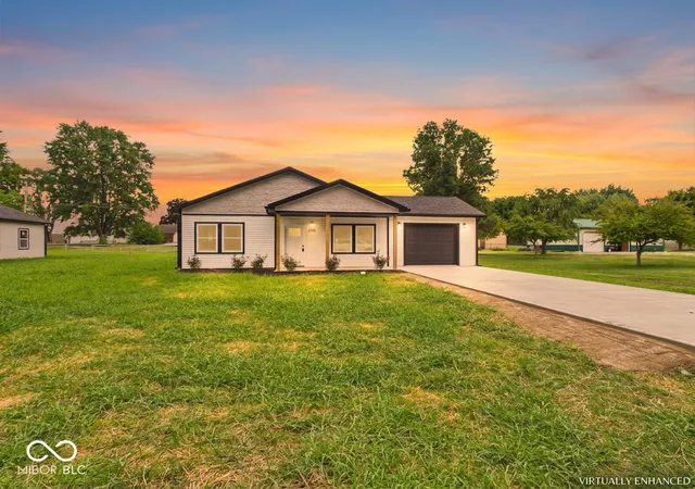 1st image of 208 S Woodworth Ave, Frankton, IN 46044 | MLS# 22097502