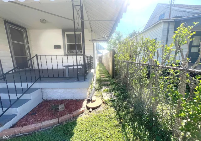 3rd image of 632 Elm St, Shelbyville, IN 46176 | MLS# 22097558