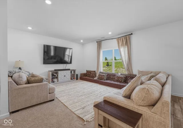3rd image of 4042 Sedgewick Ln, Columbus, IN 47201 | MLS# 22097708