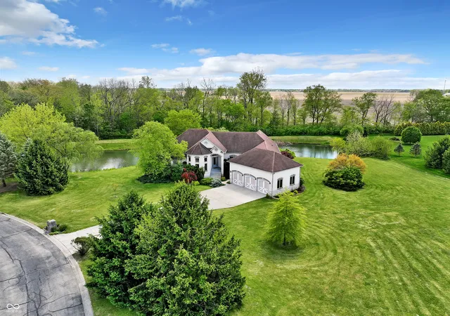 2nd image of 10165 Sanctuary Dr, Brownsburg, IN 46112 | MLS# 22097934