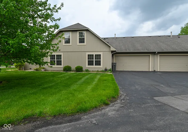 2nd image of 7604 Briarstone Dr, Indianapolis, IN 46227 | MLS# 22098009