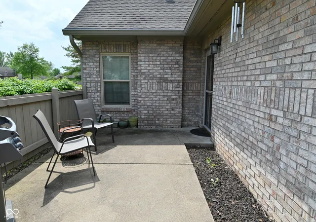 3rd image of 7604 Briarstone Dr, Indianapolis, IN 46227 | MLS# 22098009