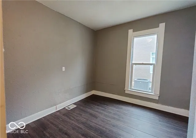 4th image of 844 W Franklin St, Shelbyville, IN 46176 | MLS# 22098016