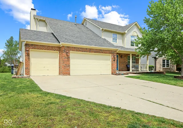 Photo 2 of Single family home for sale at 3362 Shore Dr, Greenwood, IN 46143 | MLS# 22098032 | Listing updated on 2026-10-07