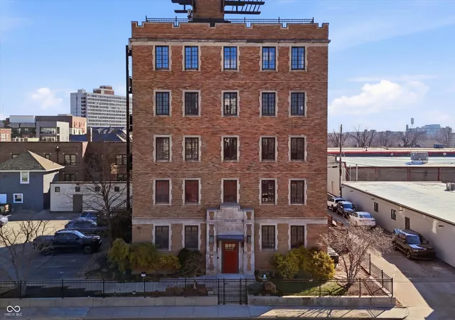Homes for sale in Indianapolis, IN | 825 N Delaware St #3B, Indianapolis, IN 46204 | MLS# 22098171