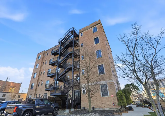 Homes for sale in Indianapolis, IN | 825 N Delaware St #3B, Indianapolis, IN 46204 | MLS# 22098171