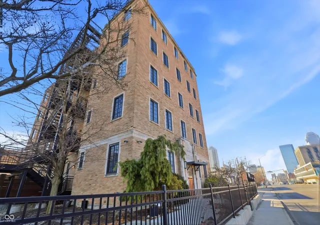 Homes for sale in Indianapolis, IN | 825 N Delaware St #3B, Indianapolis, IN 46204 | MLS# 22098171