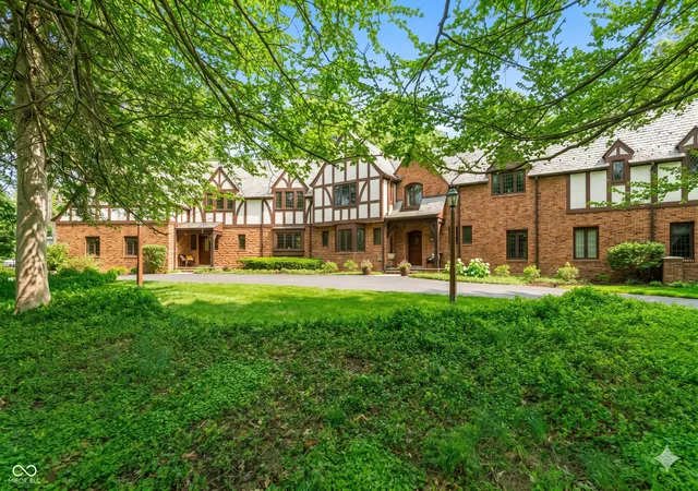 3rd image of 8103 N Pennsylvania St, Indianapolis, IN 46240 | MLS# 22098208
