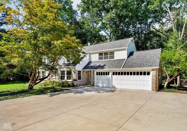 Photo 3 of Single family home for sale at 1501 E 80Th St, Indianapolis, IN 46240 | MLS# 22098210 | Listing updated on 2026-08-28