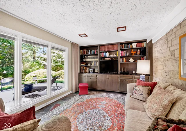 Photo 3 of Sale Pending at 1501 E 80Th St, Indianapolis, IN 46240 | MLS# 22098210 | Listing updated on 2026-10-05