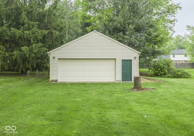 Photo 4 of Sale Pending at 4124 Windsor Ct, Greenwood, IN 46142 | MLS# 22098239 | Listing updated on 2026-09-04