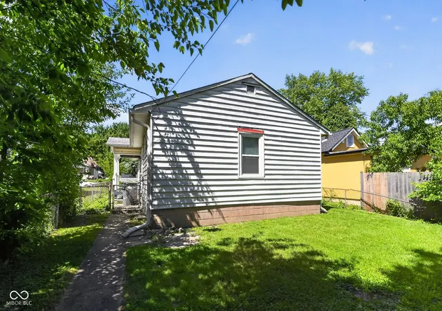 Photo 3 of Sale Pending at 1525 Comer Ave, Indianapolis, IN 46203 | MLS# 22098248 | Listing updated on 2026-08-28