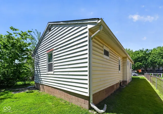 Photo 3 of Sale Pending at 1525 Comer Ave, Indianapolis, IN 46203 | MLS# 22098248 | Listing updated on 2026-08-28