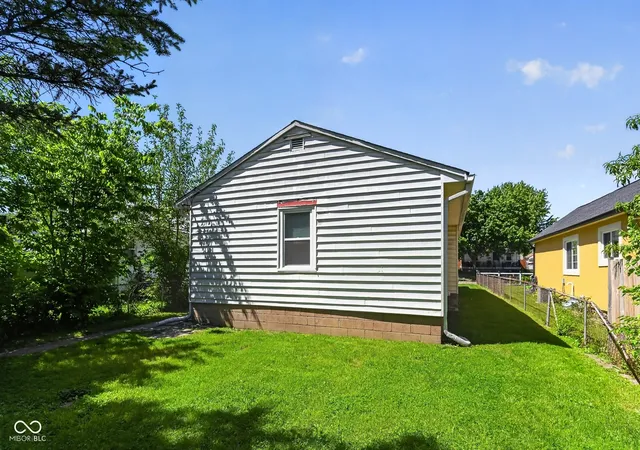 Photo 4 of Sale Pending at 1525 Comer Ave, Indianapolis, IN 46203 | MLS# 22098248 | Listing updated on 2026-08-28