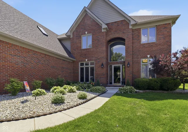 Homes for sale in Greenwood, IN | 1240 Eagle View Ct, Greenwood, IN 46143 | MLS# 22098265