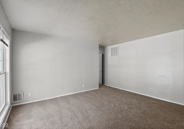 4th image of 4043 Alsace Pl, Indianapolis, IN 46226 | MLS# 22098409
