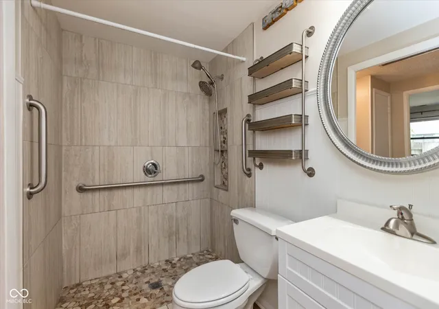 3rd image of 1262 Barefoot Trl, Greenwood, IN 46142 | MLS# 22098434