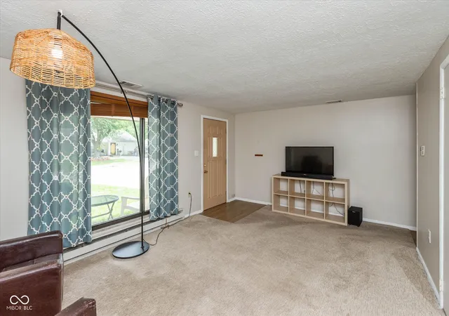4th image of 1262 Barefoot Trl, Greenwood, IN 46142 | MLS# 22098434