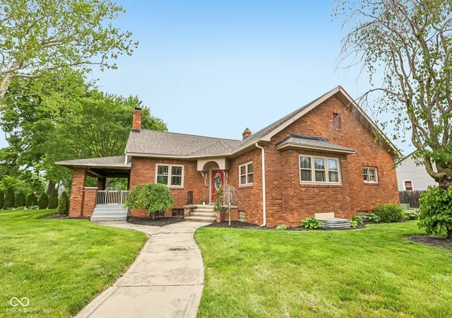 Photo 1 of Single family home for sale at 20 E Pleasant Run Pkwy N Dr, Indianapolis, IN 46225 | MLS# 22098550 | Listing updated on 2026-09-21