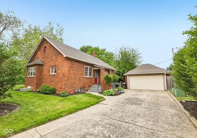 Photo 3 of Single family home for sale at 20 E Pleasant Run Pkwy N Dr, Indianapolis, IN 46225 | MLS# 22098550 | Listing updated on 2026-09-21