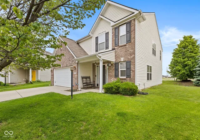 Photo 3 of Sale Pending at 15556 Old Pond Cir, Noblesville, IN 46060 | MLS# 22098700 | Listing updated on 2026-09-14