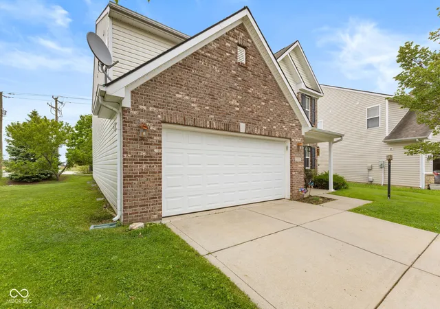 Photo 3 of Sale Pending at 15556 Old Pond Cir, Noblesville, IN 46060 | MLS# 22098700 | Listing updated on 2026-09-14